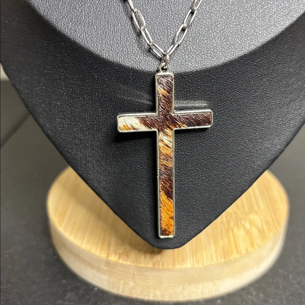 Western Vow Print Textured Silver Cross Pendant Necklace